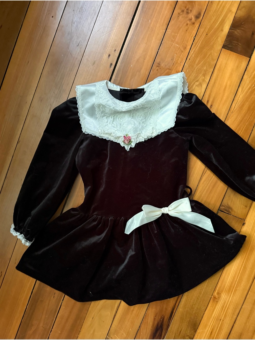 Vintage Evy 90s Velvet Girls' Christmas Dress with White Lace Collar